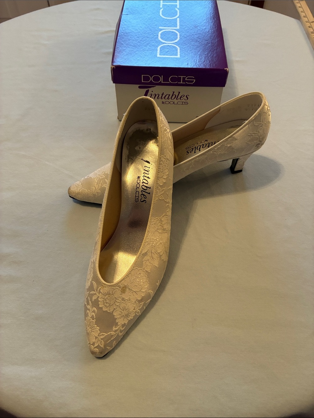 Dolcis Cream Lace Pointed Mid-Heels